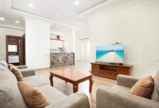 Downtown Royal 3BR Apartment With Balconies and City Views High Floor - 9