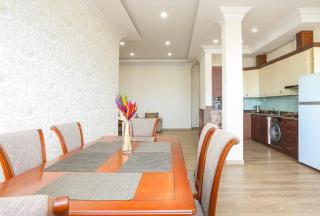 Downtown Royal 3BR Apartment With Balconies and City Views High Floor - 8