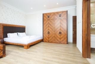 Downtown Royal 3BR Apartment With Balconies and City Views High Floor - 5