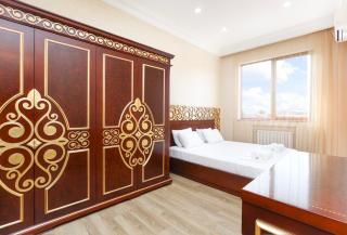 Downtown Royal 3BR Apartment With Balconies and City Views High Floor - 2