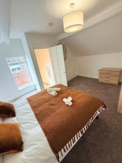 Gem of a Stay, Comfortable 3 Bed House - 2