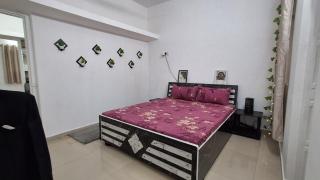 2BK With Dedicated Workspace And Wifi l AC Bedroom - 1