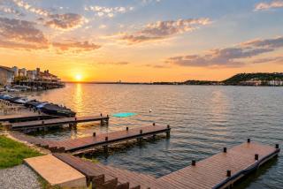 Condo Near Lake Horseshoe Bay with Private Balcony, Washer/Dryer, A/C, WiFi - 8