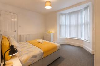 4 bed, Sleeps6, Free Parking, Contractors, Groups, Tourists, Travel, Business, Short And Long Term Stays Welcome, Great Rates Available At Peachy Stays - 6