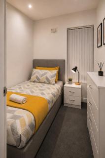 4 bed, Sleeps6, Free Parking, Contractors, Groups, Tourists, Travel, Business, Short And Long Term Stays Welcome, Great Rates Available At Peachy Stays - 7