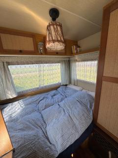 Adria's schuilplaats - Retro caravan bij de kippen - 7