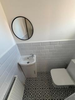 2 Bed House with FREE Parking - Long Stays - 4