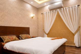 Luxury Full House 5BR in DHA Phase 6 Near Raya - 1