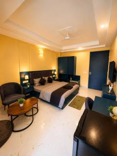 5 Min to Medanta Cozy 1 RK in Sector 38 - 9