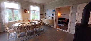Heggjabygda Gjestegard utenfor Nordfjordeid - historisk tømmerhus i landlige omgivelser - 4