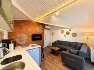 Nu 8 Private Terrace, Designer Suite, City View - 5