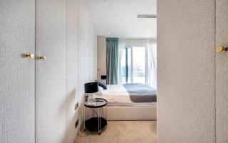 Luxury 2BR townhouse with River view and concierge - 9