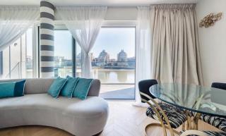 Luxury 2BR townhouse with River view and concierge - 1