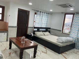 Debaji Hospitality and Apartments - 9