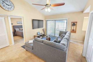 The Cool Cactus Condo with Pool and Jacuzzi - Tempe - 4
