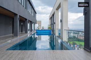NeonSky Suites Upper Hill - Panoramic Views, Rooftop Pool, and Gym, Secure Parking - 6