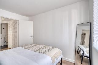 2BR Bungalow - Private Yard - Off-Street Parking - 2