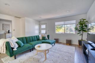 2BR Bungalow - Private Yard - Off-Street Parking - 0