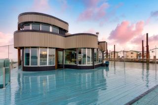 Aqua Star - Iconic Floating Home Seen on HGTV - 8