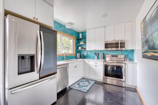 Mid-Century Hillsdale Retreat - 9