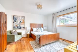 Mid-Century Hillsdale Retreat - 7