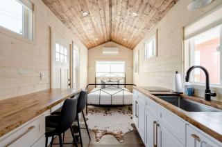 Classic 1920s Alberta Home and 2 Tiny Homes - 8