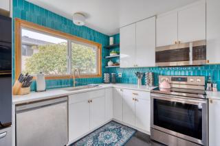 Mid-Century Hillsdale Retreat - 9