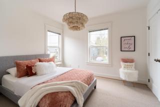 Mississippi Ave Compound - 7BR - Sleeps 14 - 7