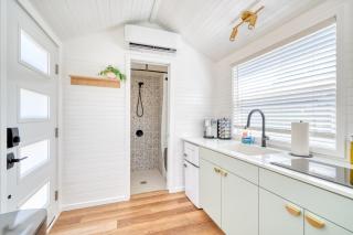 Teal & Terrazzo - Bright Portland Tiny Home - 0