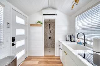 Teal & Terrazzo - Bright Portland Tiny Home - 7