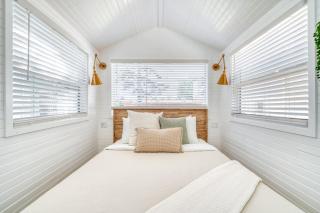 Teal & Terrazzo - Bright Portland Tiny Home - 4