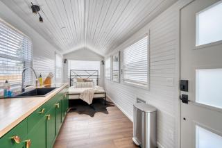 Noir-Emerald - Modern TinyLux in Portland - 9