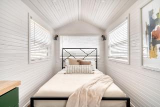 Noir-Emerald - Modern TinyLux in Portland - 6