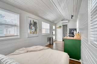 Noir-Emerald - Modern TinyLux in Portland - 2