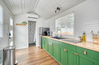 Noir-Emerald - Modern TinyLux in Portland - 1