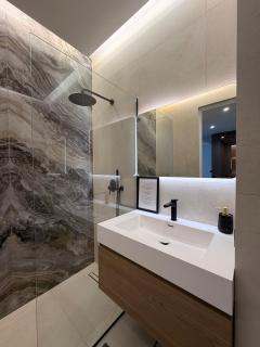 Gold Suite Pool, Spa and Gym - 4