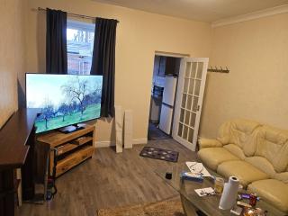 Luxury Home S9 Mint Condition Near M1 Sheffield - 0