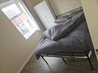 Luxury Home S9 Mint Condition Near M1 Sheffield - 1