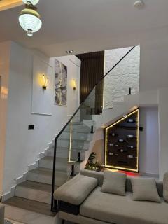 J&E luxury Apartment and lounge limited - 1