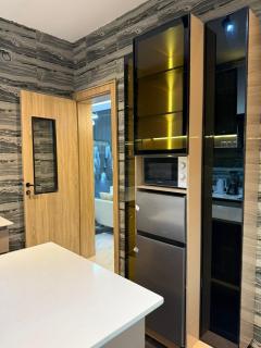 J&E luxury Apartment and lounge limited - 2