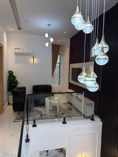 J&E luxury Apartment and lounge limited - 3