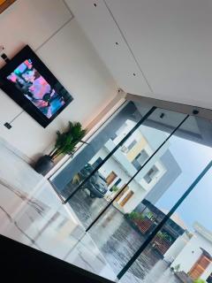 J&E luxury Apartment and lounge limited - 6