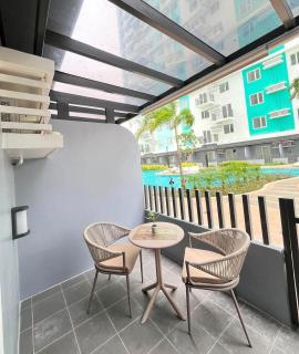 Resort-Inspired Ground Floor Studio with Private Patio - 1