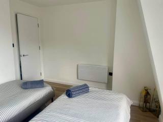 2 Bed Contractor Accommodation | Sleeps 4 | WiFi | - 4