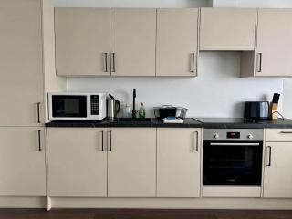 2 Bed Contractor Accommodation | Sleeps 4 | WiFi | - 1