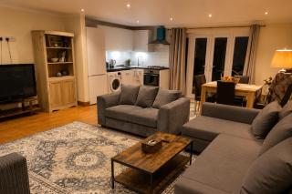 Spacious retreat, perfect for families - 8