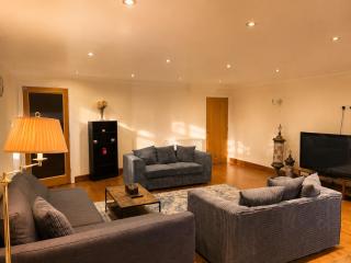 Spacious retreat, perfect for families - 6