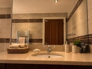 Spacious retreat, perfect for families - 5