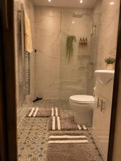 Spacious retreat, perfect for families - 1