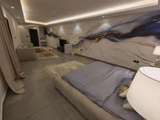 Large studio with sea views and Jeddah Tower, with a beach for swimming - 9